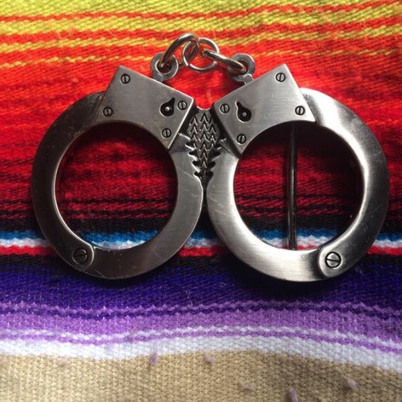 handcuffs belt buckle